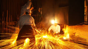 Histoire et techniques de la forge japonaise explorées