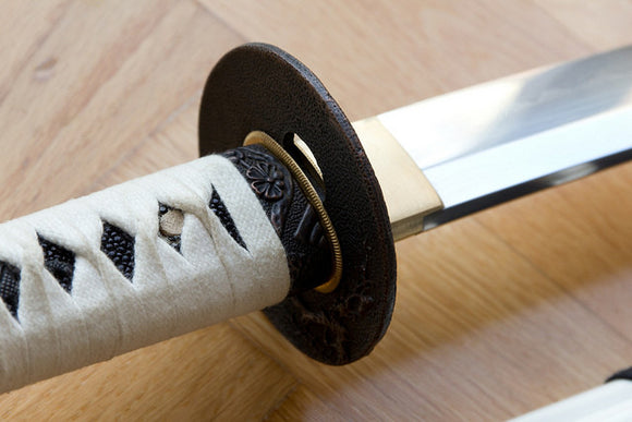 Stainless Steel vs High-Carbon Steel Swords