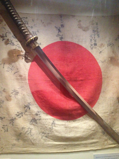 Que sont les "Blood Grooves" dans un Katana ?