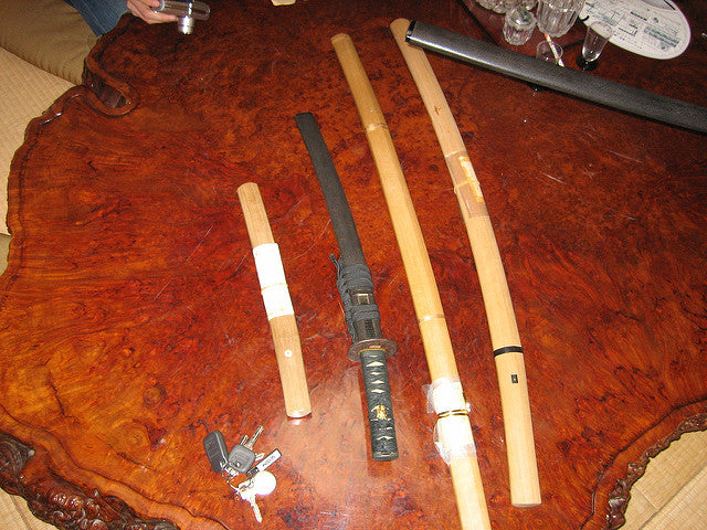 Die wenig bekannte japanische Kunst, Schutzvorrichtungen für Schwerter herzustellen