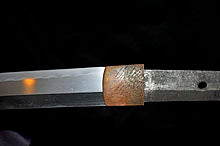 Explorer les étapes du polissage traditionnel du sabre japonais